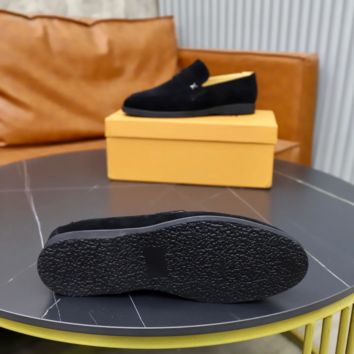 Ex-factory price: 442💰🙅‍♂️🙅‍♂️🙅‍♂️ Brand: LV Louis Vuitton Standard code: 38-44 (45 customized) Grade: Same as the official website Material: Original cow suede material stitching Comfortable and breathable cowhide lining Lightweight wear-resistant foam outsole Style category: Men's fashionable casual shoes Running sports shoes Distinguished luxury brand elements Top luxury color: actual picture color